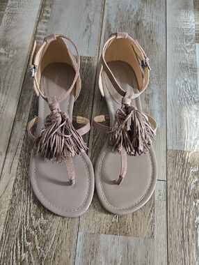 Liz Claiborne Taupe Tassel Thong Sandals